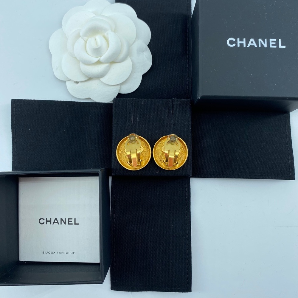 Chanel vintage gold ear clips - Picture 5 of 7